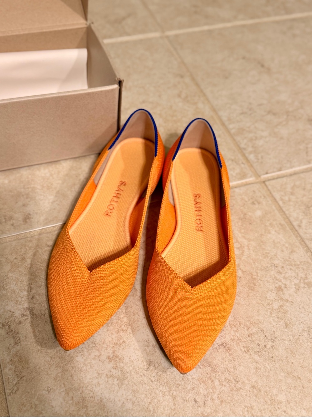 Rothy's women point flat shoe - Picture 2 of 5
